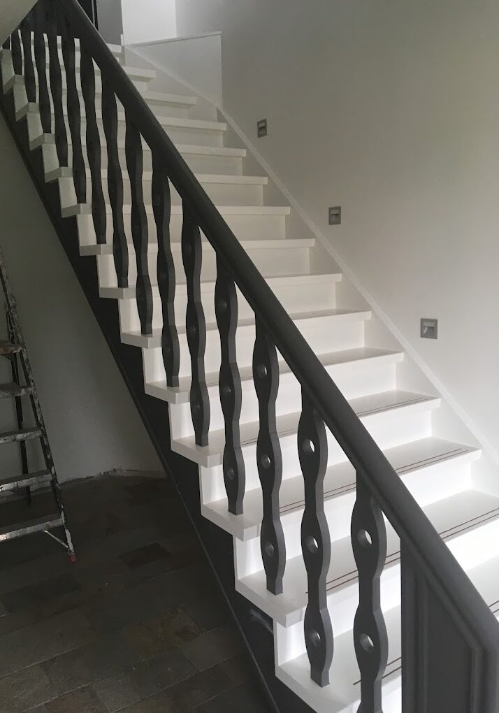 Trap in 2 kleuren geschilderd